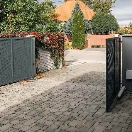 Privatunterkunft Star House Sered