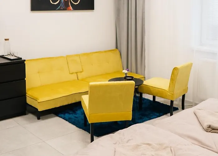 Homestay Star House Sered Sered'